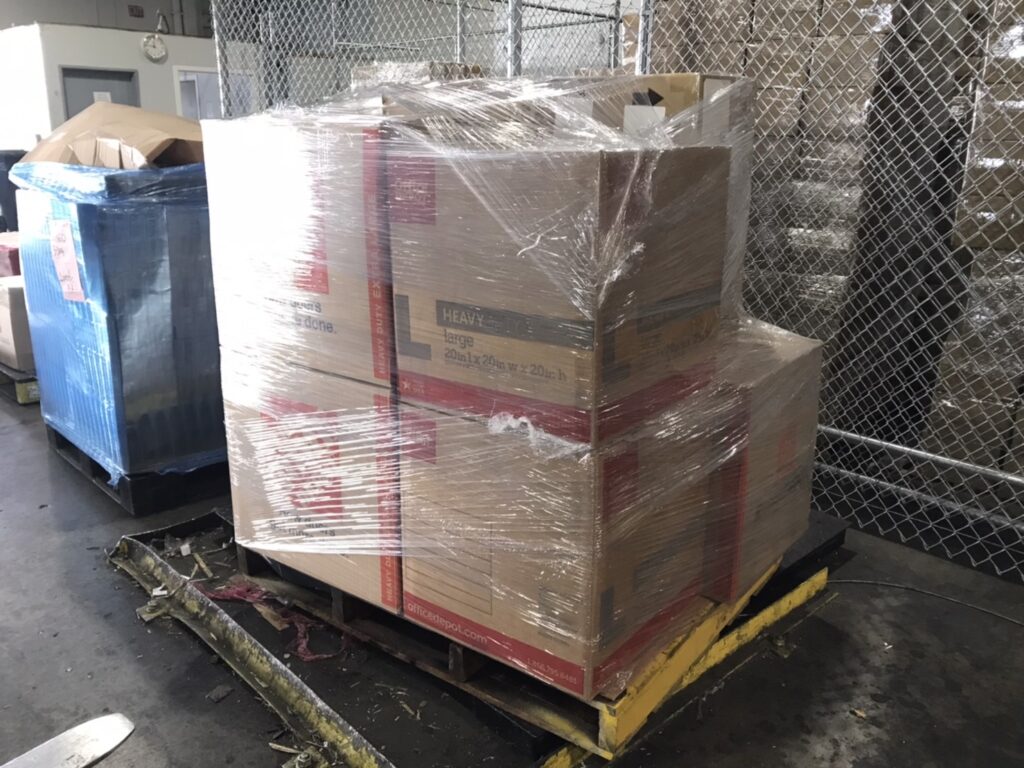 美國海運回台灣多久?美國海運回台灣航行約1個月,加上美國出口與台灣清關各約1至2週,整體從出貨到送達府上,跨國搬家時間約需兩個月左右。