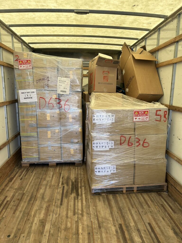 留學生終於要從國外搬回台灣了!Ship2TW 也藉此分享,她從美國舊金山海運寄送行李回台灣的費用大約多少、國際搬家需要多久時間,其實想找到最划算的寄送方式,一點都不困難。